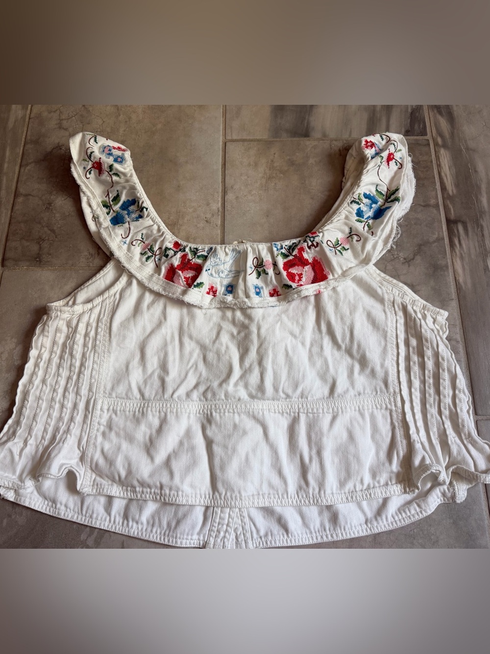 PILCRO Embellished Ruffle Collar Embroidered Top Size 1X - Picture 9 of 9